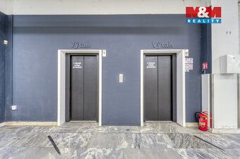 Looking for business space that combines representative sales area with perfect logistics?