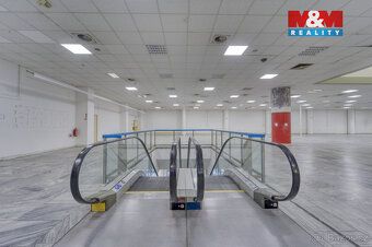 Looking for business space that combines representative sales area with perfect logistics?