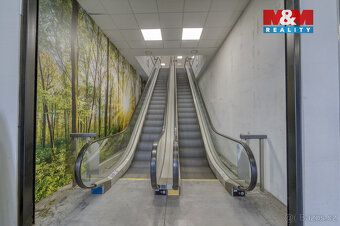 Looking for business space that combines representative sales area with perfect logistics?