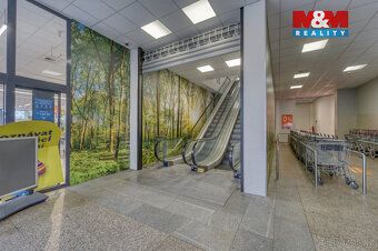 Looking for business space that combines representative sales area with perfect logistics?