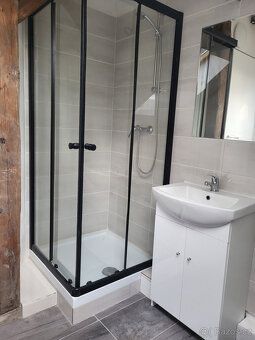 Nabízíme k pronájmu byt 1+kk o rozloze 30 m2 v Praze Východ 