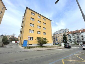 Nabízíme Vám k pronajmutí garáž, která se nachází u ulice He