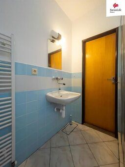 In a busy street near the city center, commercial spaces available for several purposes