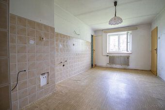 We offer for sale an extensive original house with outbuildings and a generous plot of land…