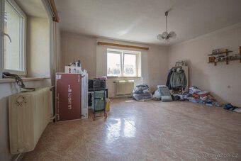 We offer for sale an extensive original house with outbuildings and a generous plot of land…