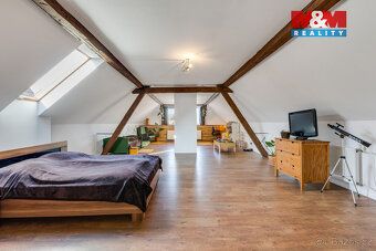 We offer for sale a family house that can also be used as a cottage for recreation.