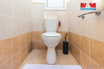We offer for sale a bright apartment of layout 3+1 and usable area