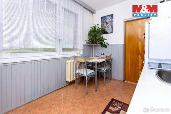 We offer for sale a bright apartment of layout 3+1 and usable area