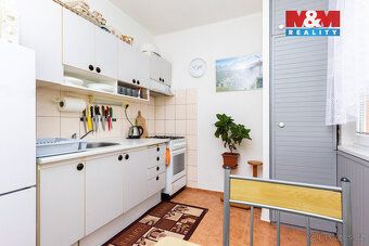 We offer for sale a bright apartment of layout 3+1 and usable area