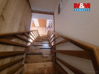 This bright maisonette apartment 4+kk (97 sq m) in Ujezd nad Lesy offers an ideal combination…