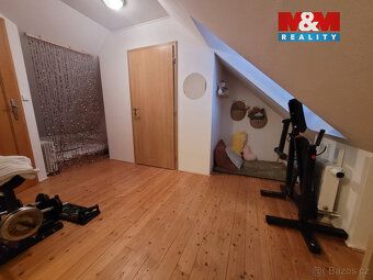 This bright maisonette apartment 4+kk (97 sq m) in Ujezd nad Lesy offers an ideal combination…