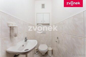Ev.č. ZL04390 Prodej prostorného řadového domu s okrasnou za