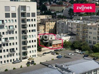 Ev.č. ZL04330 Nabízíme k prodeji dvoupodlažní budovu s čísle