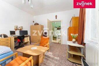 Ev.č. ZL04642 Nabízíme k prodeji starší, zděný rodinný dům v