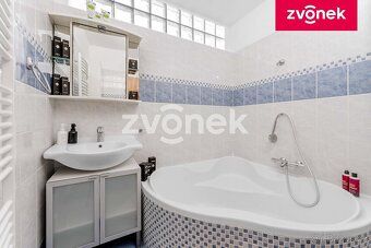 Ev.č. ZL04589 Nabízíme ke koupi krásný, světlý a prostorný b