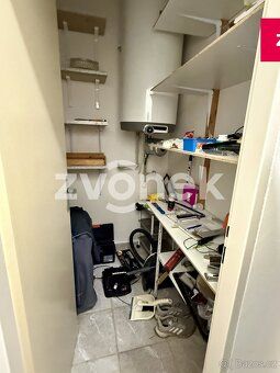 Ev.č. ZL04632 Prostorná bytová jednotka 1+1 je umístěná v př