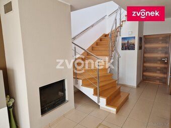 Ev.č. UH00786 Nabízíme exkluzivně k prodeji rodinný dům 4+1 