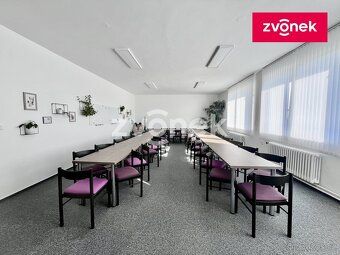 Ev.č. 716932 Nabízíme k pronájmu prostorné komerční prostory