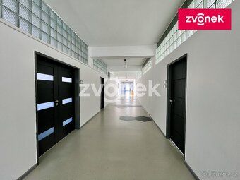 Ev.č. 716932 Nabízíme k pronájmu prostorné komerční prostory