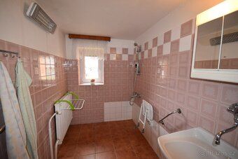 I am offering for sale a family house with garden and garage in a quiet and sought-after…