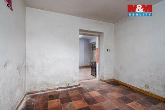 We offer for sale a family house intended for reconstruction or demolition, located on a…
