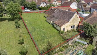 We offer for sale an extensive original house with outbuildings and a generous plot of land…