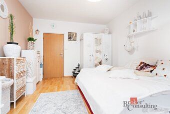 Spacious 4+1 apartment after reconstruction with an elevator and excellent accessibility