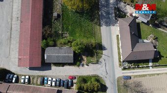 Nabízíme k pronájmu prostorné parkovací plochy 66m2 a 50m2 v