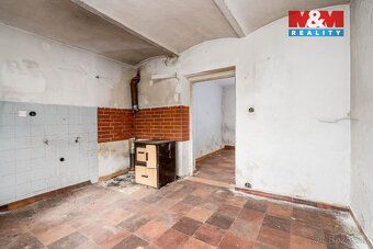 We offer for sale a spacious plot of land with great potential, located in a quiet area.