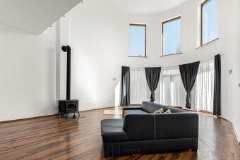 Timeless Architecture and Uncompromising Space Are you longing for a quiet life in the…
