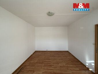 We offer for rent a bright apartment on the fourth floor in a quiet location