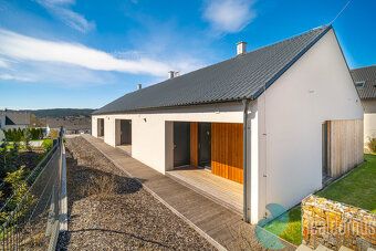 REALDOMUS exclusively mediates the sale of a modern apartment unit