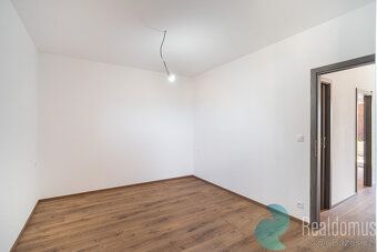 REALDOMUS exclusively mediates the sale of a modern apartment unit