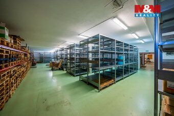 Samostatný komerční areál nabízí ideální zázemí pro firmu hl
