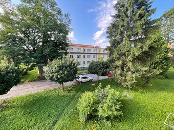We offer exclusively for rent a spacious sunny apartment 2+1 in street V Zahradkach ve Vysoke…