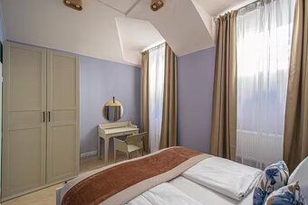 We offer for sale a fully equipped and established profitable accommodation unit