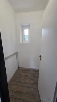 K pronájmu nabízíme krásný byt 2+1 situovaný v patře rodinné