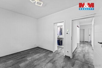 Looking for a spacious house in nature yet close to Prague?