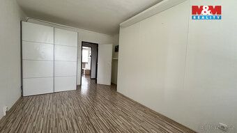 Nabízíme k pronájmu prostorný a světlý byt o dispozici 3+kk 
