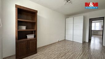Nabízíme k pronájmu prostorný a světlý byt o dispozici 3+kk 