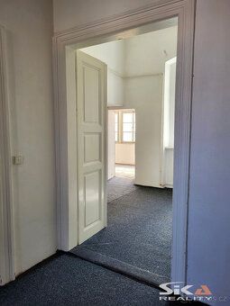 We offer you an exclusive sale of a family house located in the broader historical center of…