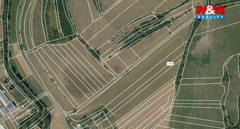 We offer for sale a field of 3,913 m² in cadastral area Jabloňany, Blansko