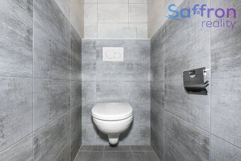 Nabízíme ke koupi světlý a prakticky řešený byt 2+1 s lodžií