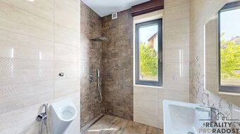 Ve výhradním zastoupení vám nabízíme prodej samostatně stojí