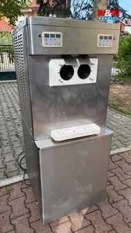 Nabízíme k prodeji samostatně stojící dřevěný stánek o užitn