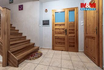 Exclusively offering for sale a spacious property with useful area of 312 m² in Mnichovice…