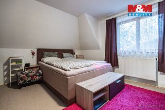 We offer exclusively for sale a family house with layout 10 + 2
