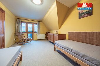 We offer exclusively for sale a family house with layout 10 + 2