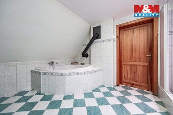 We offer exclusively for sale a family house with layout 10 + 2