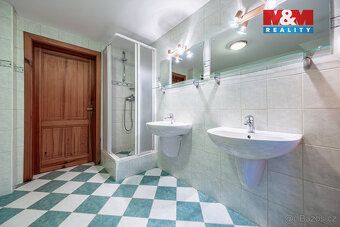 We offer exclusively for sale a family house with layout 10 + 2